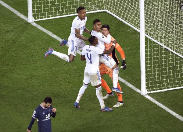 Messi gagal Penalti ditepis Courtoius Bintang PSG Lionel Messi gagal mengeksekusi penalti saat melawan Real Madrid di babak 16 Liga Champions 2021/2022. Ini penyebabnya. (foto: REUTERS).