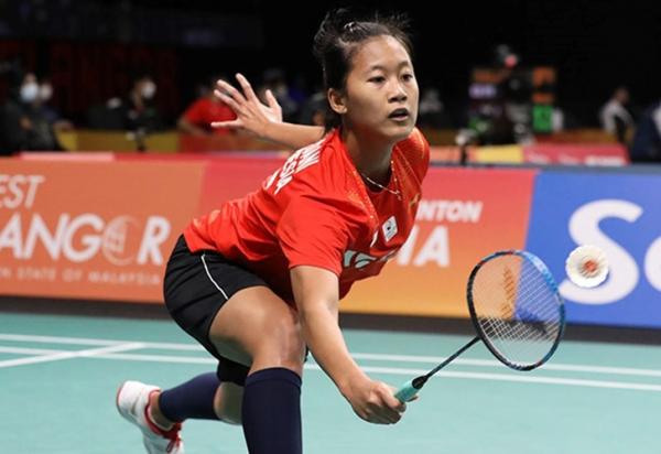 Tunggal putri Indonesia, Putri Kusuma Wardani ditumbangkan wakil Korsel, Lee Se Yeon dalam laga Kejuaraan Bulu Tangkis Beregu Asia 2022, Kamis (17/2/2022). (Foto: Twitter/@INABadminton)
