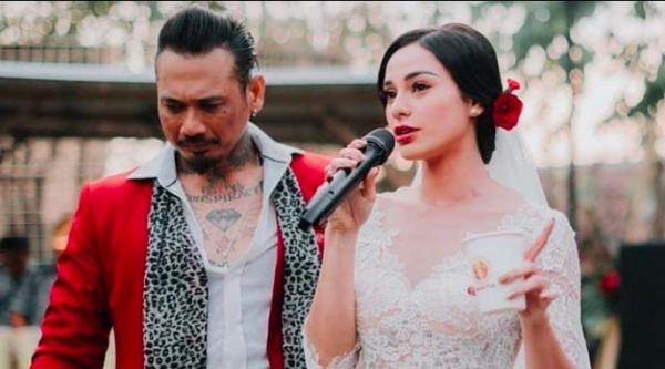Nora Alexandra pamer foto pasca Jerinx bebas&nbsp; (Foto: Instagram True Jerinx)