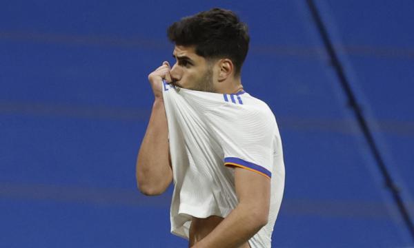 Real Madrid menang telak 3-0 atas Deportivo Alaves pada jornada ke-25 Liga Spanyol di Santiago Bernabeu, Minggu (20/2/2022) dini hari WIB. (Foto: REUTERS/Juan Medina)