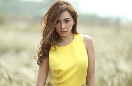 Artis Indonesia yang menikah dengan bule mualaf, Nadia Vega. (Foto: IG)