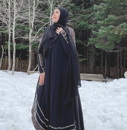 Artis Seksi yang Kini Tampil Berhijab. (Foto: instagram)