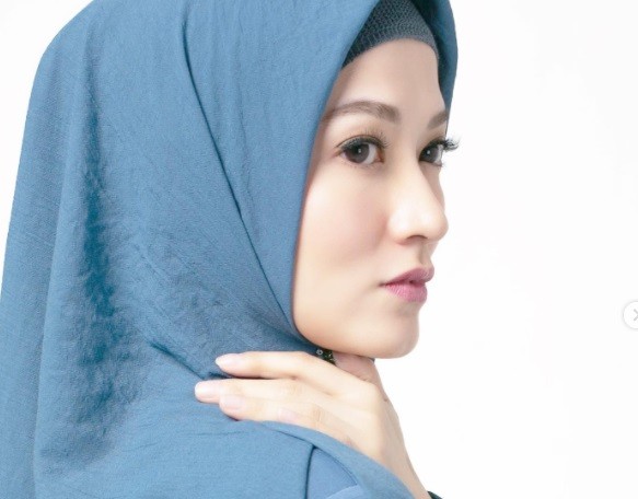 Artis Seksi yang Kini Tampil Berhijab. (Foto: instagram)