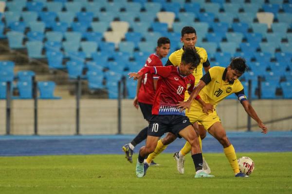Malaysia vs Laos Malaysia dikalahkan 0-2 oleh Laos dalam laga kedua Grup B Piala AFF U-23 2022, Senin (21/2/2022). (Foto: Aseanfootball.org)