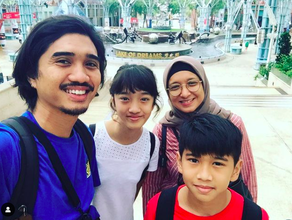 Screen Shot 2022 02 23 At 17 33 23 Duta pamer momen bahagia bareng keluarga. (Foto: Instagram)