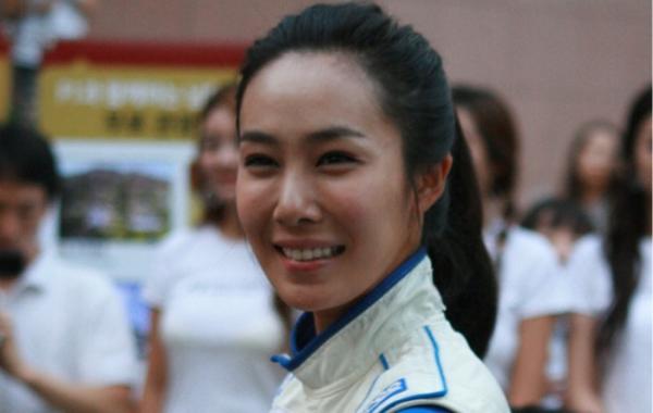 Artis Korea yang Lahir di Tahun Kabisat berikutnya adalah Lee Hwa Sun.