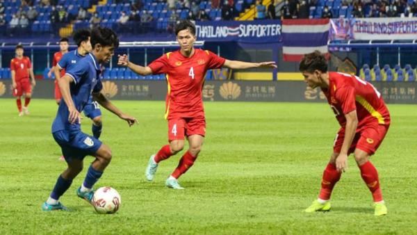 Vietnam Vs Thailand Timnas Vietnam unggul 1-0 atas Thailand pada babak pertama final Piala AFF U-23 2022 di Morodok Techno National Stadium, Sabtu (26/2/2022) malam WIB. (Foto: The Thao247)
