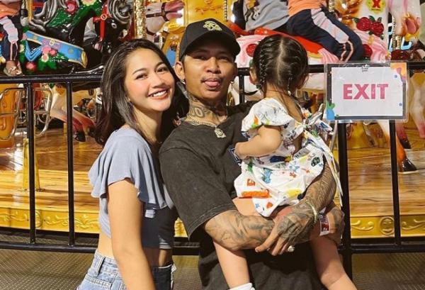 Young Lex dan Erika Artis Indonesia Dicap Playboy Ternyata Sayang Keluarga. (Foto: Instagram)
