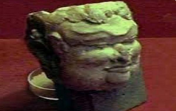 Topeng Gajah Mada Asli Puri Blahbatuh Topeng Gajah Mada yang tersimpan di Puri Blahbatuh. (Foto: Ist)