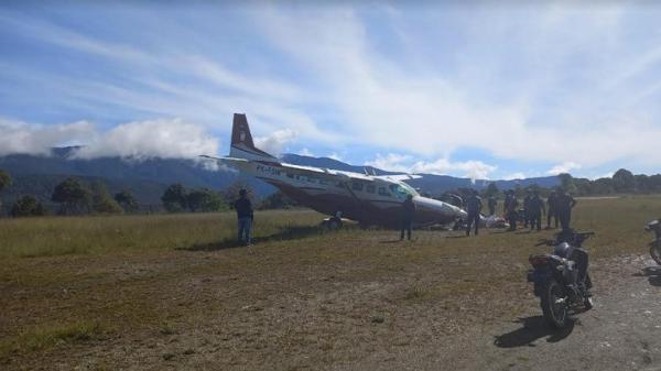 Pesawat Kecelakaan 2 Omega Pesawat Spirit Avia Sentosa (SAS) dengan Nomor PK-FSW kecelakaan di Bandara Bilorai, Distrik Sugapa, Intan Jaya, Papua, Senin (28/2/2022). (Foto: Omega).