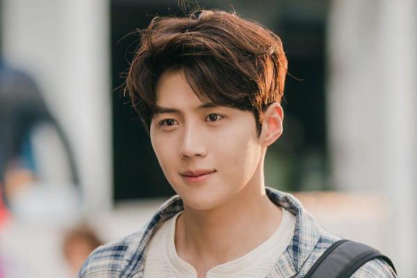 Artis Korea yang kariernya hancur saat sedang naik daun, Kim Seon Ho. (Foto: Soompi)