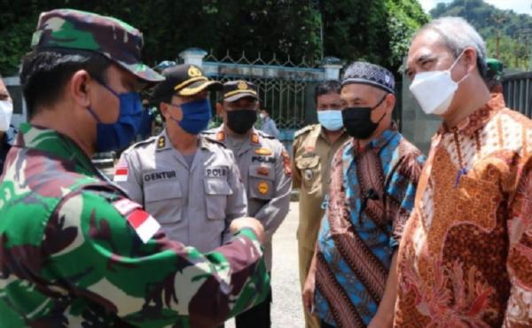 Karni bin Bujang tiba di PLBN Entikong. (Foto: KJRI Kuching).