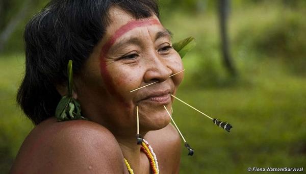 Suku Yanomami Suku Yanomami (Foto: Fiona Watson via Instagram survivalinternational.de)