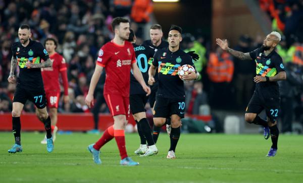 Inter Milan menang atas Liverpool pada leg kedua babak 16 Besar Liga Champions di Anfield, Rabu (9/3/2022) dini hari WIB. Meski demikian I Nerazzurri tersingkir (Foto: REUTERS/Phil Noble)