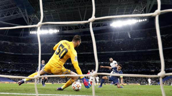 Kiper Paris Saint-Germain (PSG) Gianluigi Donnarumma blunder. Akibatnya Les Parisiens disingkirkan Real Madrid dari Liga Champions. (Foto: REUTERS/Susana Vera)