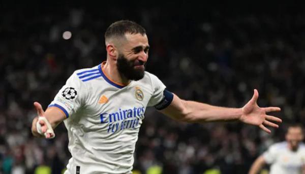 Striker Real Madrid Karim Benzema hancurkan Paris Saint-Germain (PSG) di Liga Champions. Mesin gol muslim asal Prancis itu dapat sanjungan dari pemain Barcelona (Foto: UEFA)
