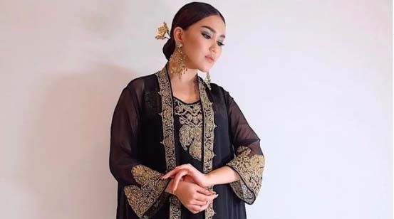 Artis dikenal sebagai juragan kontrakan, Ayu Ting Ting. (Foto: IG)