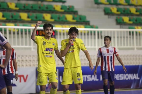 Posisi kedua dihuni Cosmo JNE FC Jakarta. Kepastian ini menyusul hasil pertandingan pekan ke-11, saat Cosmo mengalahkan Safin FC.&nbsp;(foto: MNC Media).