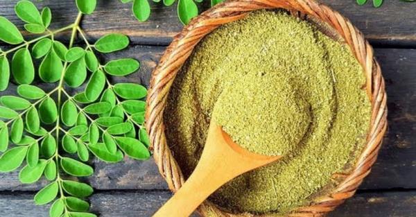 Daun Kelor 1 Kerupuk dari bahan daun kelor yang diproduksi warga Kabupaten Grobogan. Foto: iNews/Rustaman Nusantara.