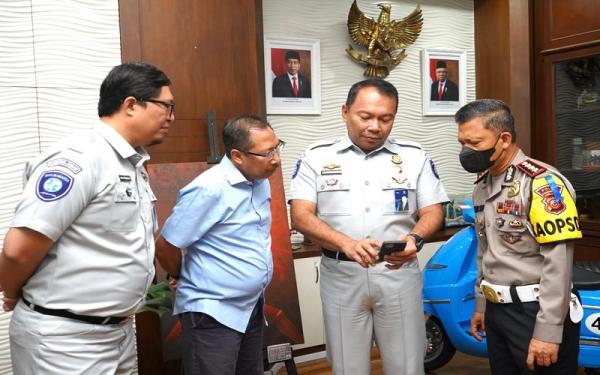 Santunan korban laka Husan dan Husen berasal dari Sumbangan Wajib Dana Kecelakaan Lalu Lintas Jalan (SWDKLLJ) yang dibayarkan masyarakat setiap tahun bersamaan dengan pajak kendaraan bermotor.