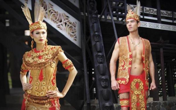 Pakaian Adat Kalimantan Barat Dayak Pakaian Adat Suku Dayak Kalimantan. (Foto: Instagram)