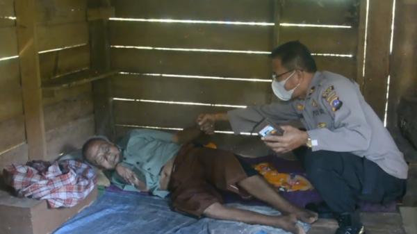 Kakek Meliyus Kondisi kakek Meliyus (86) warga Suliki, Limapuluh Kota, Sumbar (Agung Sulistyo/MNC Portal)