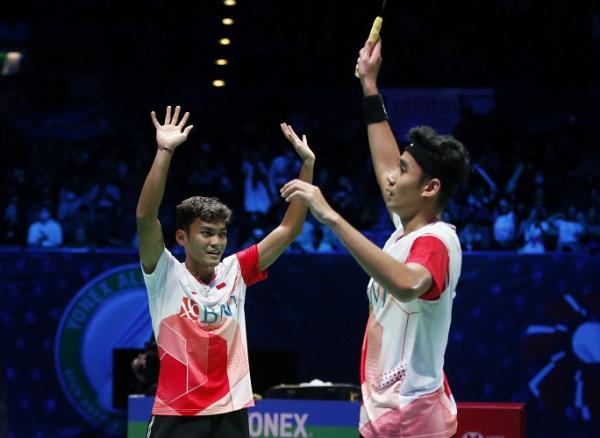 Bagas/Fikri menunjukkan mental yang mengagumkan meski baru pertama kali tampil di turnamen tertua di dunia itu. Pasangan muda ini menang dua set langsung 21-19 dan 21-13 atas Ahsan/Hendra (foto: Reuters/Ed Sykes).