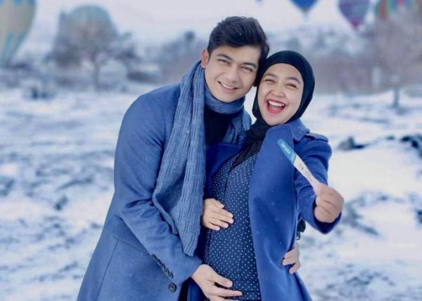 Ria Ricis hamil Ria Ricis dan Teuku Ryan umumkan kehamilan. (Foto: IG)
