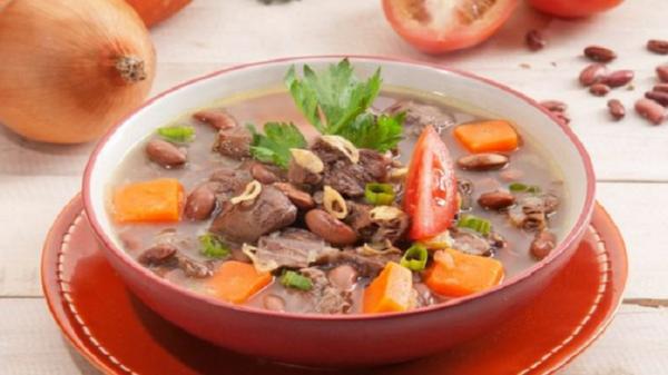 Brenebon Makanan khas Sulawesi Utara salah satunya mi brenebon. (Foto: Royco)