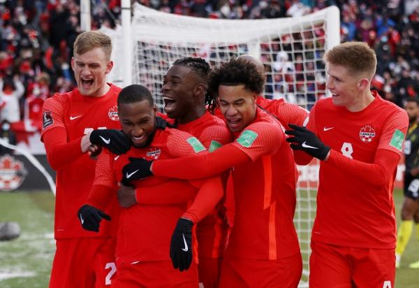 Kanada vs Jamaika Timnas Kanada akhirnya lolos ke Piala Dunia setelah penantian 36 tahun. Kanada menjadi juara grup Kualifikasi Piala Dunia 2022 zona CONCACAF. (foto: REUTERS/Carlos Osorio).
