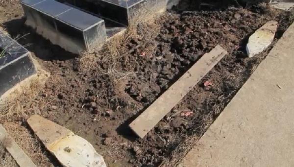 Makam Dirusak Makam di Pontianak Tenggara dirusak. (Foto: iNews.id/Uun Yuniar)