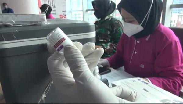 MNC dan Kodam V Brawijaya bekerja sama menggelar vaksin booster untuk warga Surabaya, Selasa (29/3/2022). (Foto: iNews.id/Rahmat Ilyasan).