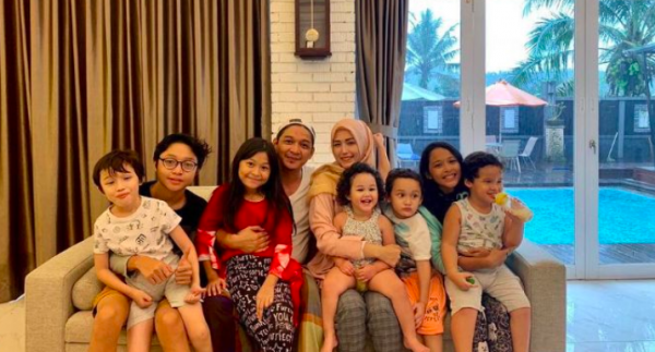 Screen Shot 2022 04 03 At 06 12 15 Artis Indonesia yang Punya Anak Banyak. (Foto: Instagram)