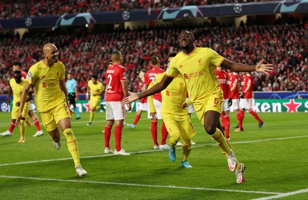 Benfica vs Liverpool Liverpool menang 3-1 atas Benfica pada leg pertama babak perempat final Liga Champions musim 2021/2022. The Reds bermain dominan meski sebagai tim tamu. (foto: Reuters/Matthew Childs).