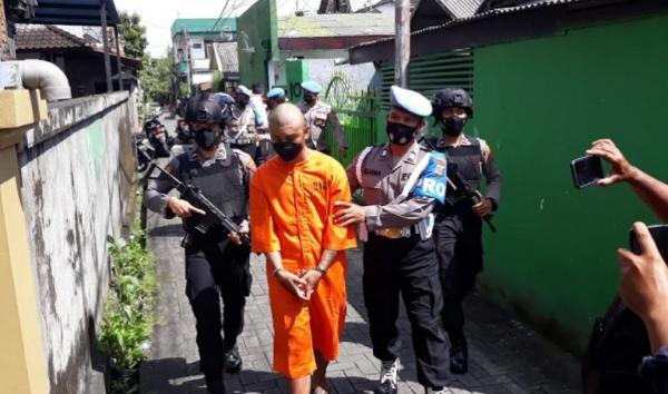 Tersangka pembuat kue narkoba. (Foto: MNC/Chusna).