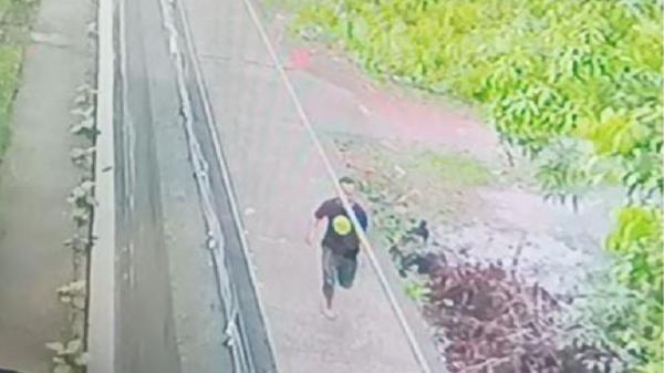 tahanan kabur Dendi Irawan terekam CCTV berlari kencang saat kabur dari Rutan Putussibau wilayah Kapuas Hulu Kalimantan Barat. (ANTARA/HO-Tangkapan layar CCTV Rutan Putussibau.)