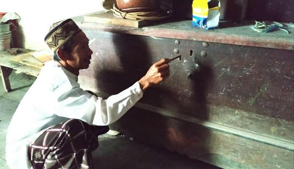 masjid tua mataram Salah satu peti peninggalan Mataram Islam yang masih ada di masjid Cangaan, Bojonegoro. (Avirista Midaada).