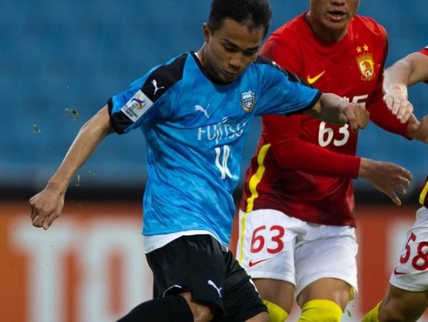 Pemain  Thailand, Chanathip Songkrasin mencetak gol debut di Kawasaki Frontale saat timnya menang besar 8-0 melawan Guangzhou FC dalam laga Liga Champions Asia 2022 di Stadion Haji Hassan Yunos, Senin (18/4/2022). (Foto: Instagram/@kawasaki_frontale)