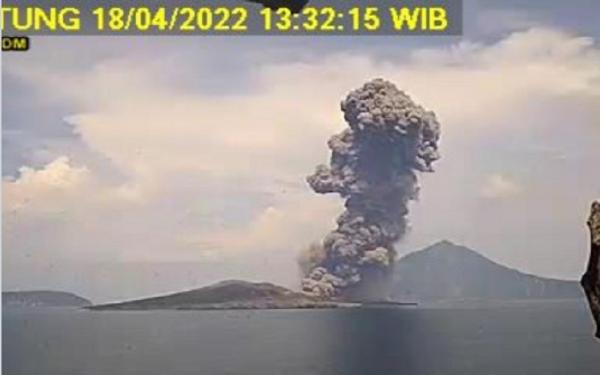 Gunung Anak Krakatau Gunung Anak Krakatau Erupsi Pagi Ini (dok. PVMBG)