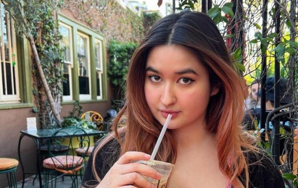 Stephanie Poetri Stephanie Poetri, artis punya saudara tiri. (Foto: IG)