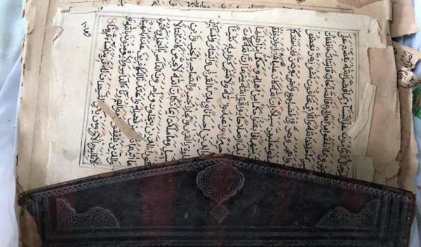 Al Quran Kuno Kulit Unta 1 Mushaf Al Quran kuno ini tersimpan di Masjid Assyuhada, Kampung Bugis Serangan, Denpasar, Bali. (Foto: MNC/Chusna)