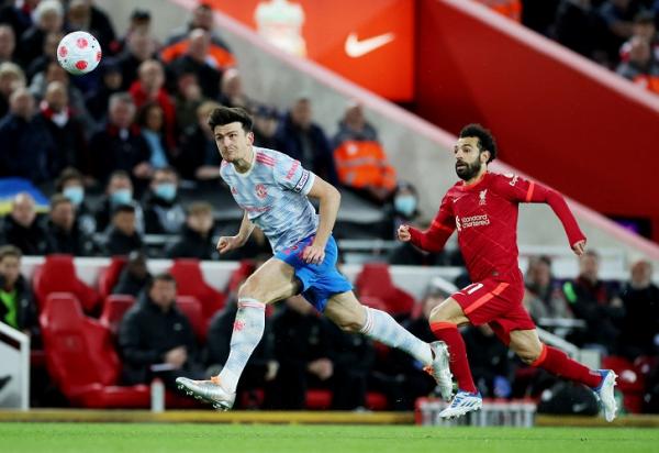 Liverpool vs Man United Maguire Roy Keane marah besar melihat Man United dibantai Liverpool di lanjutan Liga Inggris 2021/2022. Dia menilai pemain-pemain itu tak pantas main di Man United lagi, salah satu Maguire. (foto: REUTERS/Phil Noble).