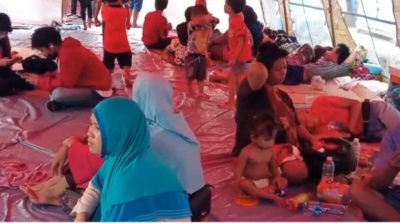 Pengungsian Di Pasar Gembrong Pengungsi korban kebakaran Pasar Gembrong (Foto : Rojab)