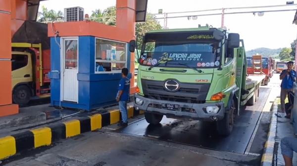 Antrean truk di Bakauheni Lampung-1 Antrean truk di Bakauheni Lampung jelan Lebaran (Heri Fulistiawan/MNC Portal Indonesia)