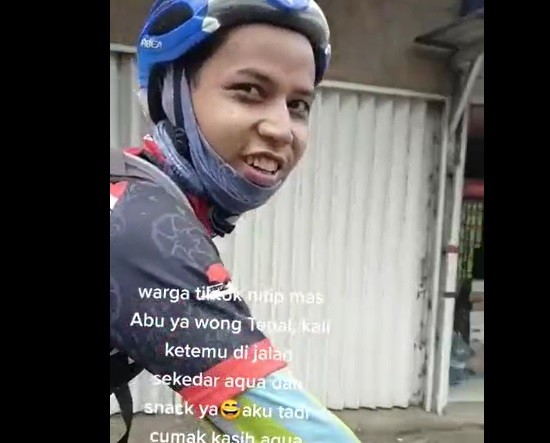 Mudik Gowes Pemudik asal Tegal nekat gowes sepeda demi bisa berlebaran di kampung halaman. (Foto: ist/TikTok)