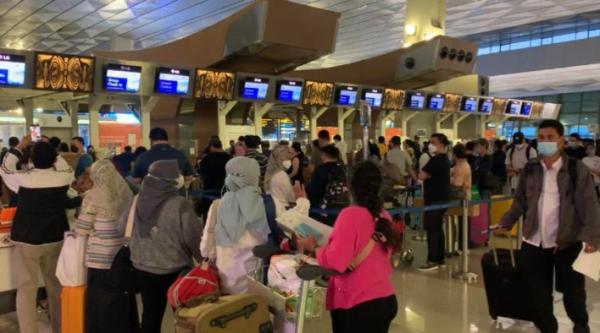 bandara soetta Suasana Bandara Soetta. Foto : MPI/ Azhfar M)