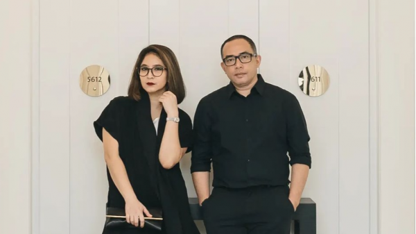 Novita Angie Sapto Haryo Rajasa Artis dengan Keluarga Beraneka Ragam Agama. (Foto: instagram)