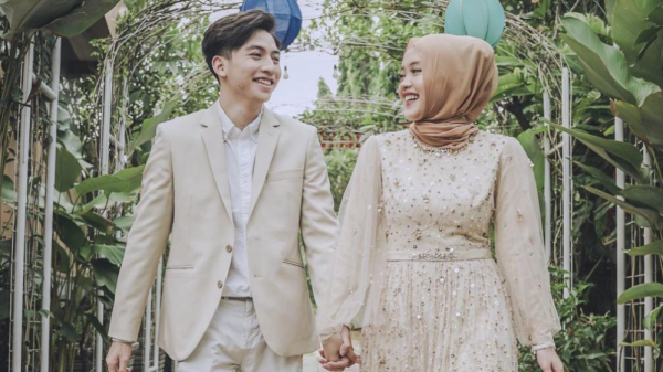Putri Delina Jeffry Reksa Pasangan Artis Beda Agama Kompak Jalani Puasa Ramadhan. (Foto: Instagram)