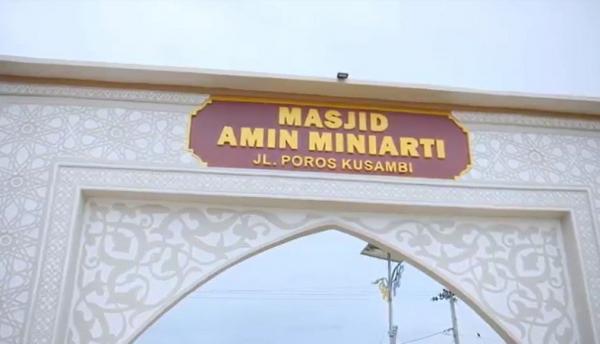 Masjid Megah2 Masjid megah di Muna Barat, Sulawesi Tenggara dibangun oleh suami untuk menunaikan wasiat almarhum istri. (Foto: iNews/Andhy Eba)