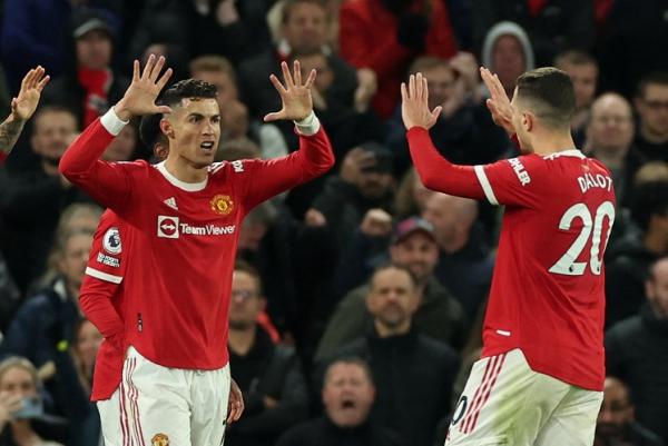 Cristiano Ronaldo hadir sebagai penyelamat Manchester United dari kekalahan melawan Chelsea di lanjutan Liga Inggris 2021/2022. Laga berakhir 1-1. (foto: REUTERS/Phil Noble).